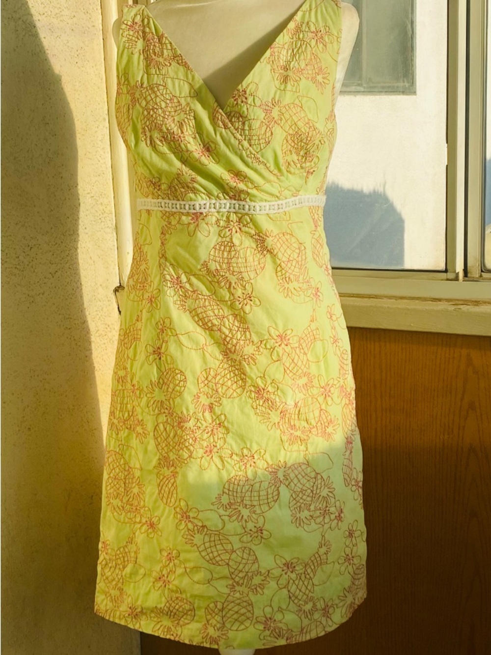 LILLY PULITZER GREEN PINEAPPLE EMBROIDERED SLEEVELESS SHIFT DRESS Size 10